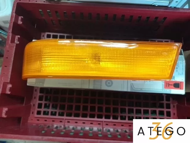 Передний поворотник Mercedes Vario – оригинальный автосвет, новое состояние