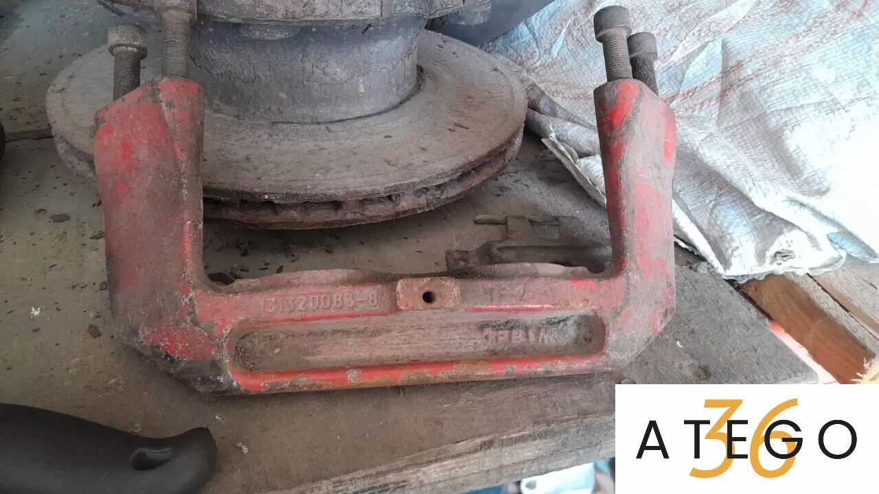 Суппорт передний Mercedes Vario Б/у, оригинал