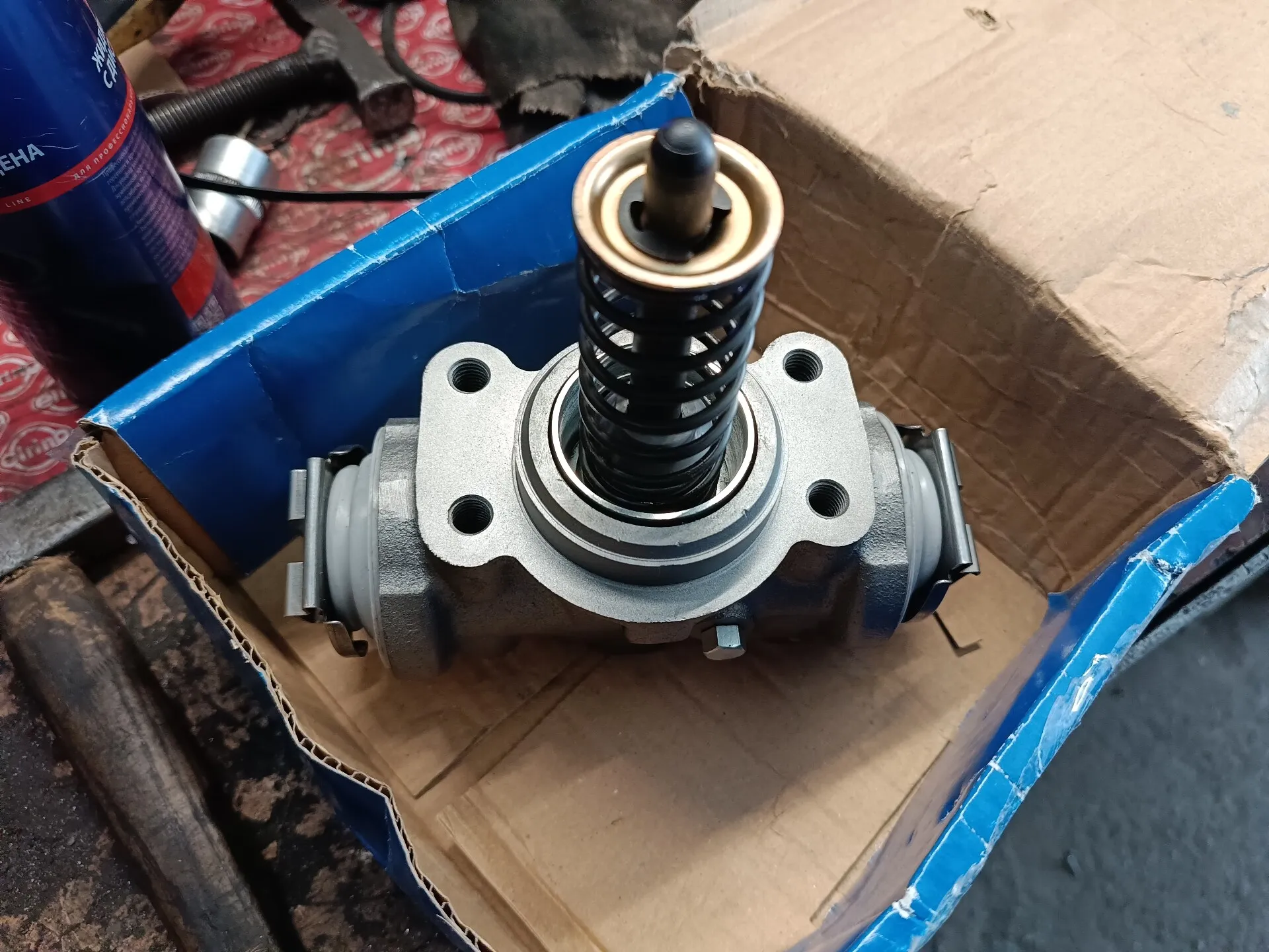 Рабочий тормозной цилиндр Мерседес-Бенц-814