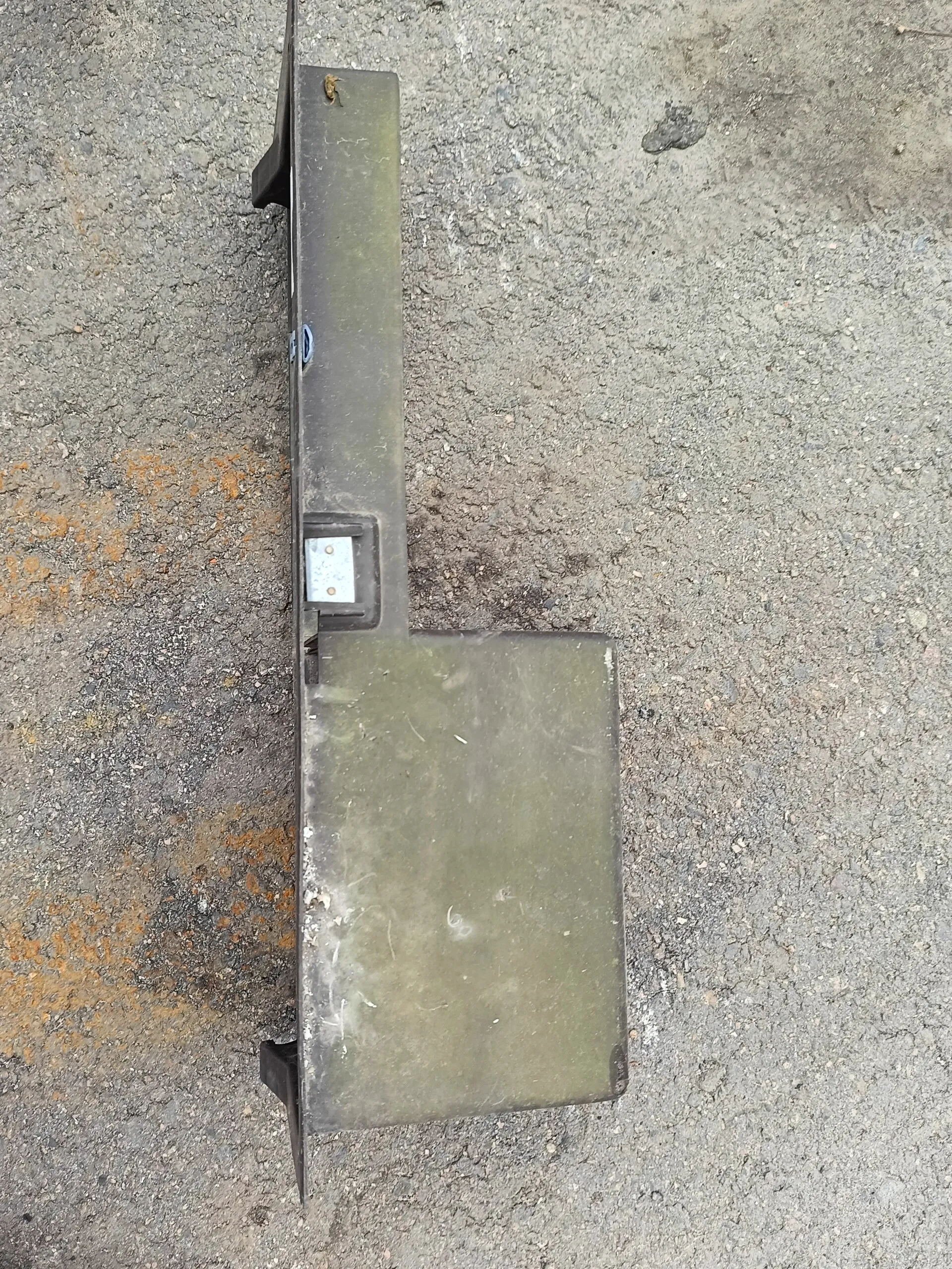 вещевой ящик Мерседес-Бенц-814  A6736890091