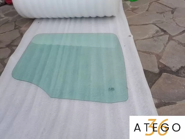 Стекло боковое Mercedes Atego левое/правое, новое, XYG