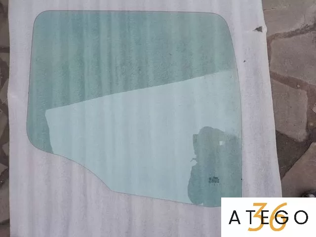Стекло боковое Mercedes Atego левое/правое, новое, XYG
