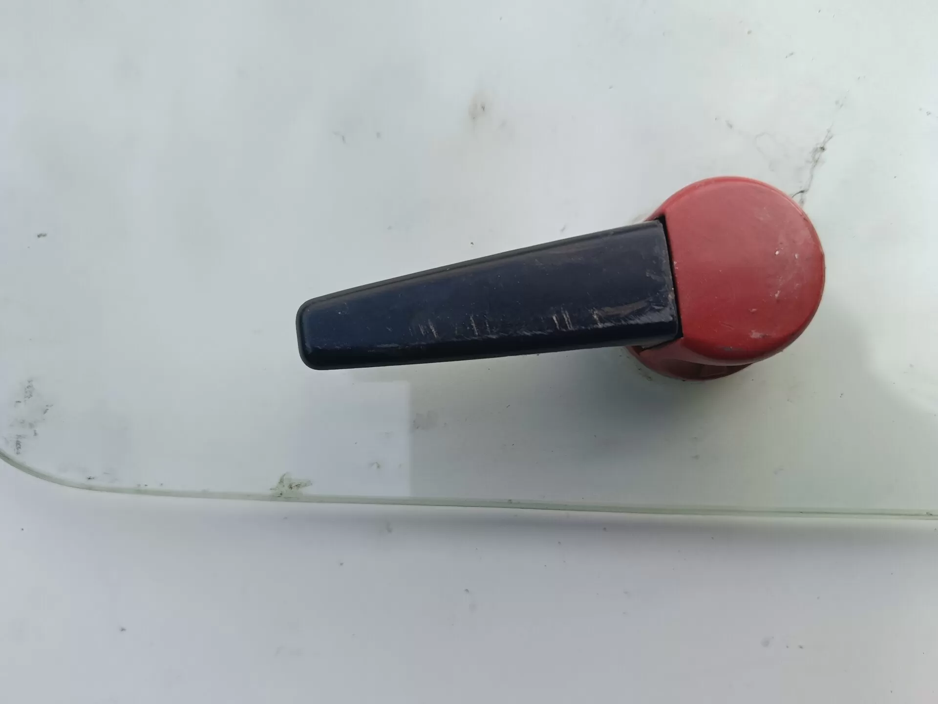 Стекло двери-форточка поворотная  A6737200355