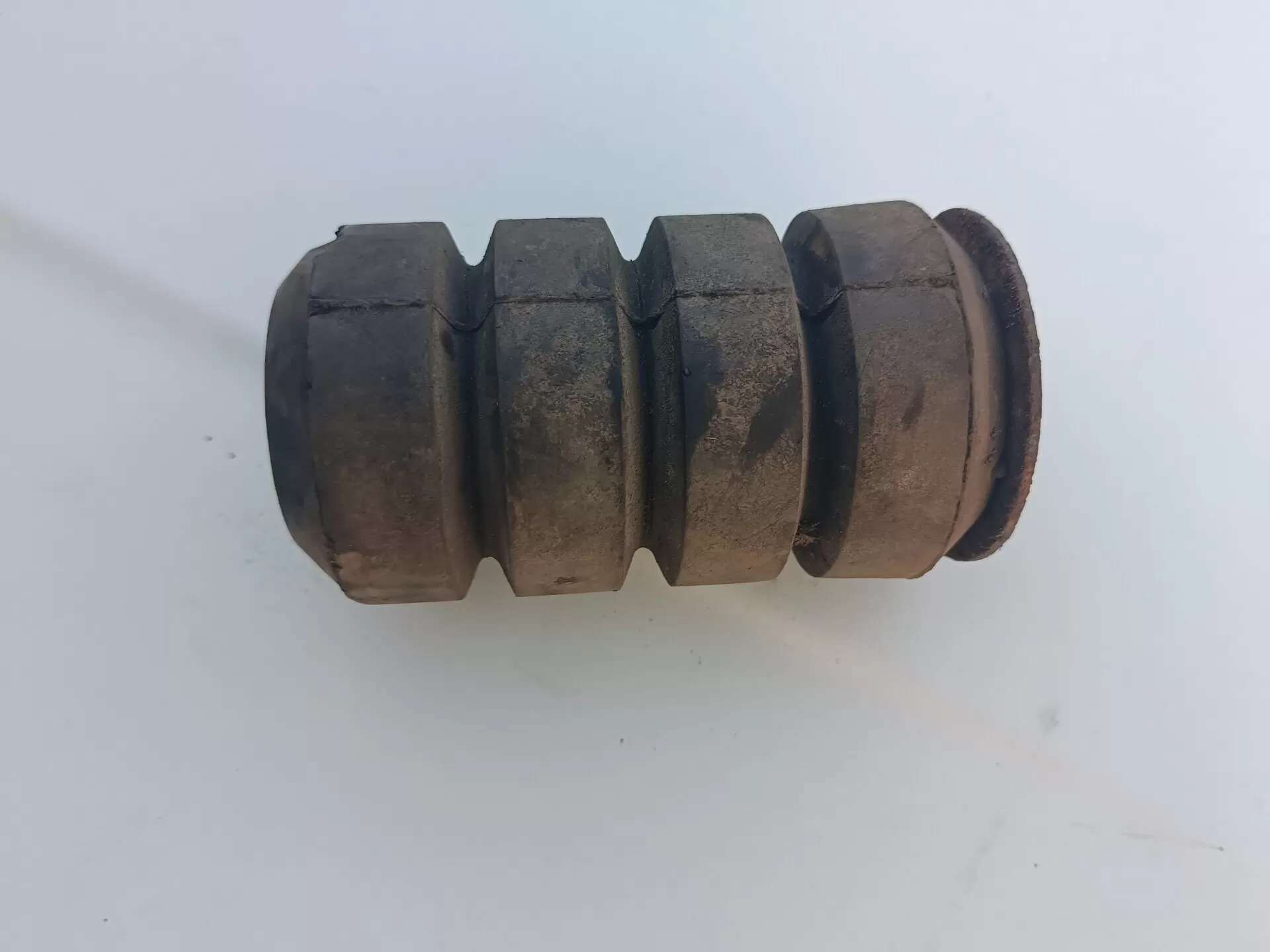 A309 320 01 77  отбойник передней рессоры