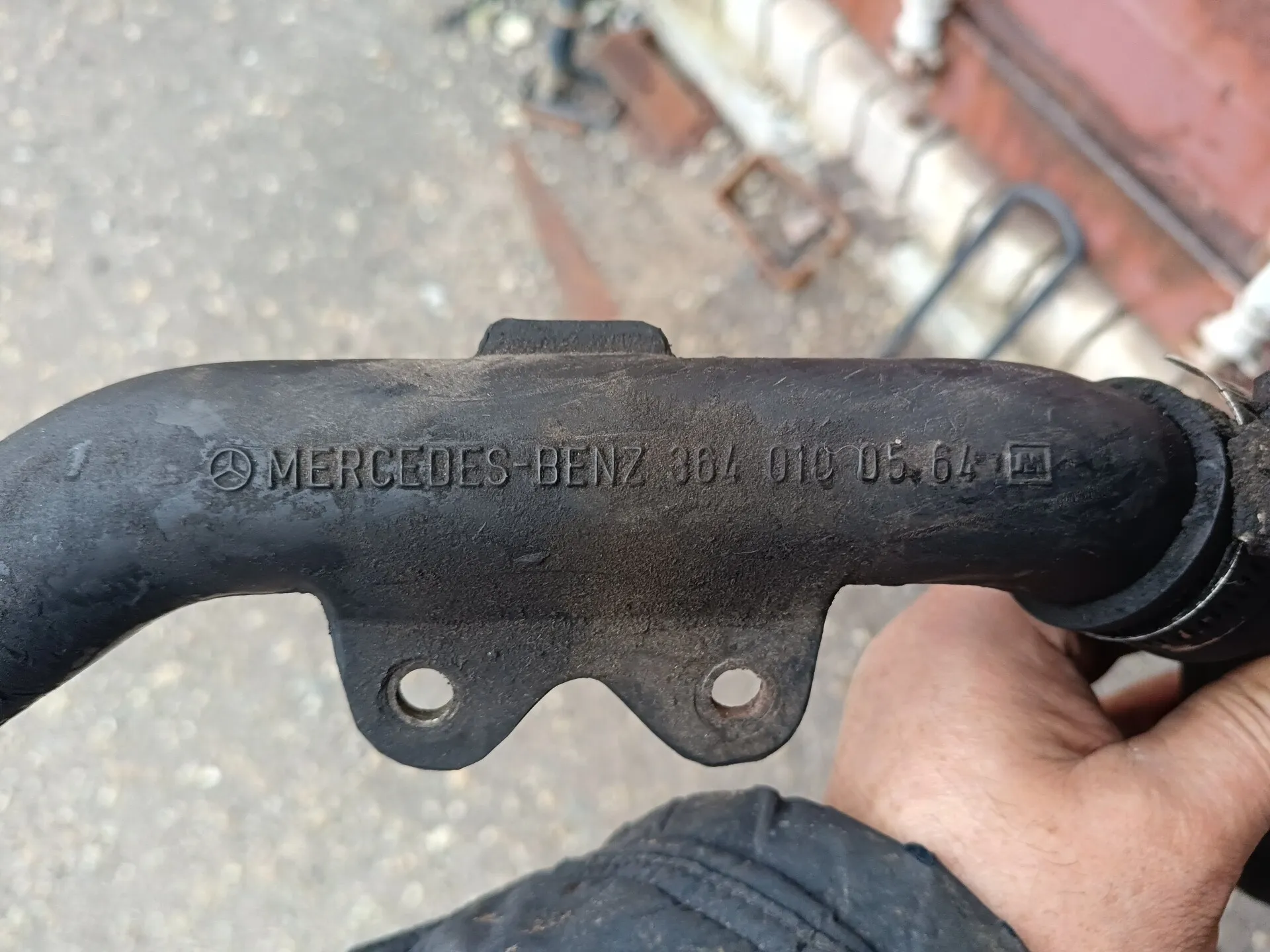 маслозаливная горловина двигателя OM364LA