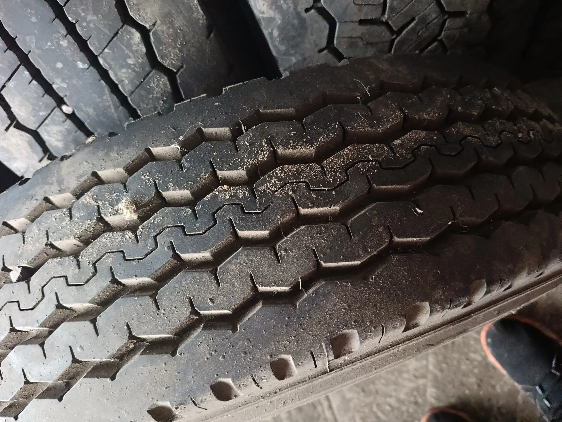 Резина 215/75*17,5 б/у 