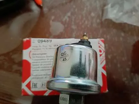 датчик давления масла двигателя Mercedes-Benz