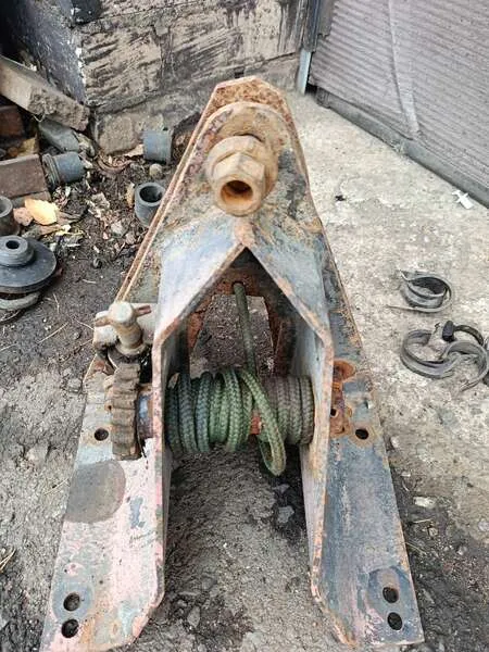 кронштейн запасного колеса Мерседес-Бенц Атего 19.5